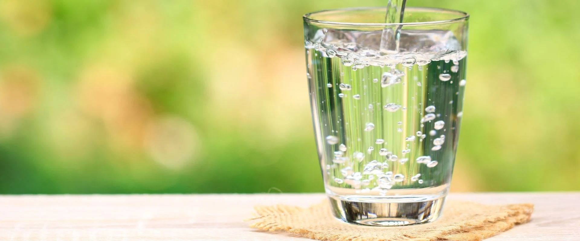 Basisches Wasser und saures Wasser