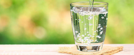 Basisches Wasser und saures Wasser